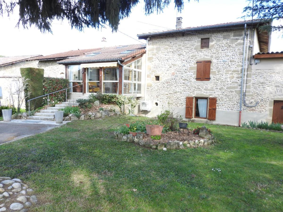 Gite De La Pierre Verte Saint-Lattier Exterior photo